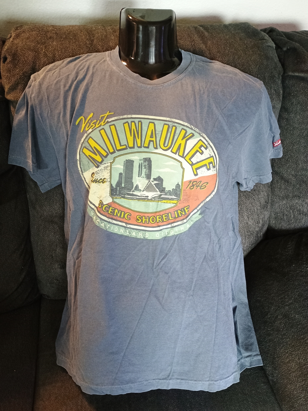 Vacationland Men’s Large Milwaukee Wisconsin Graphic T Shirt Scenic Shoreline